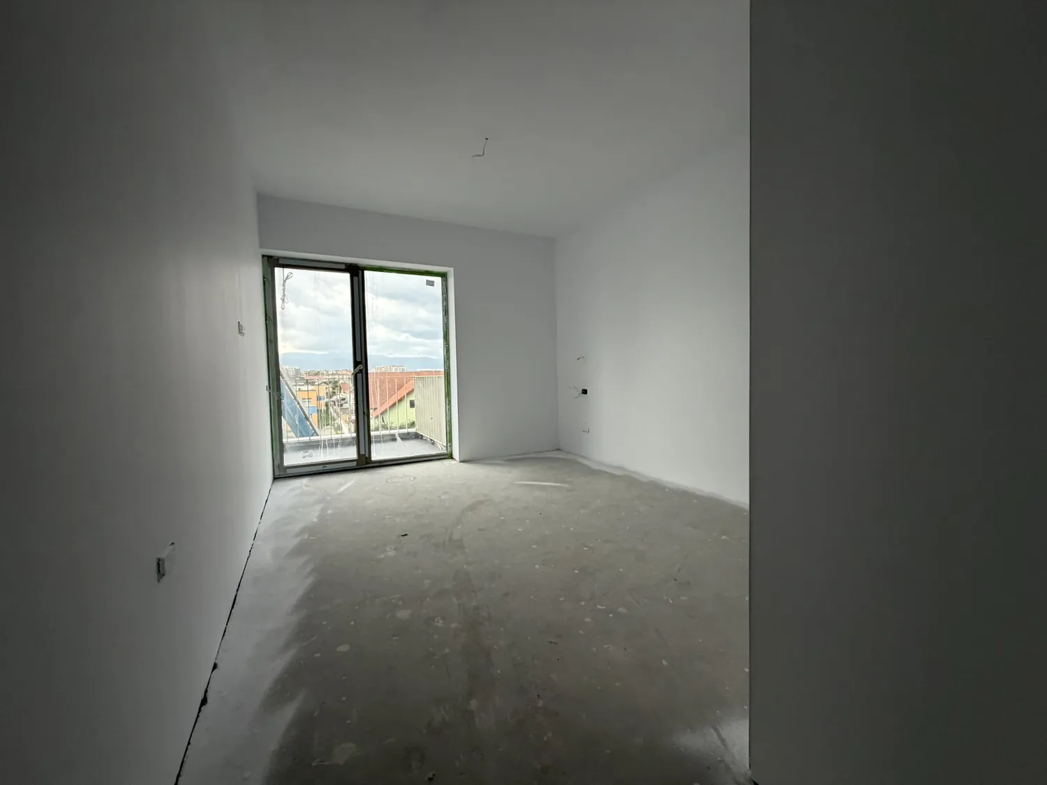 Novarion — Lake Home Residence — După 5