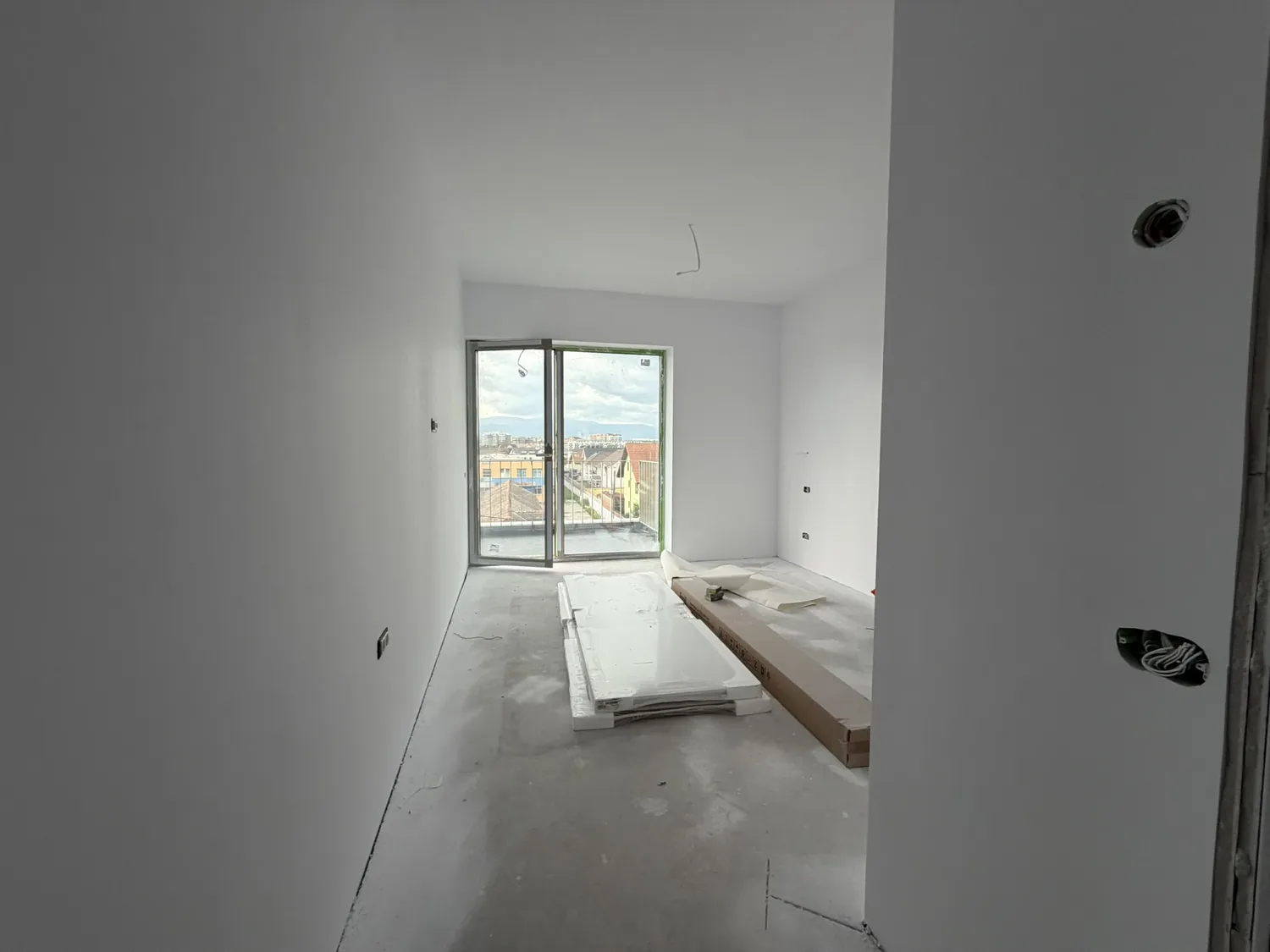 Novarion — Lake Home Residence — După 7